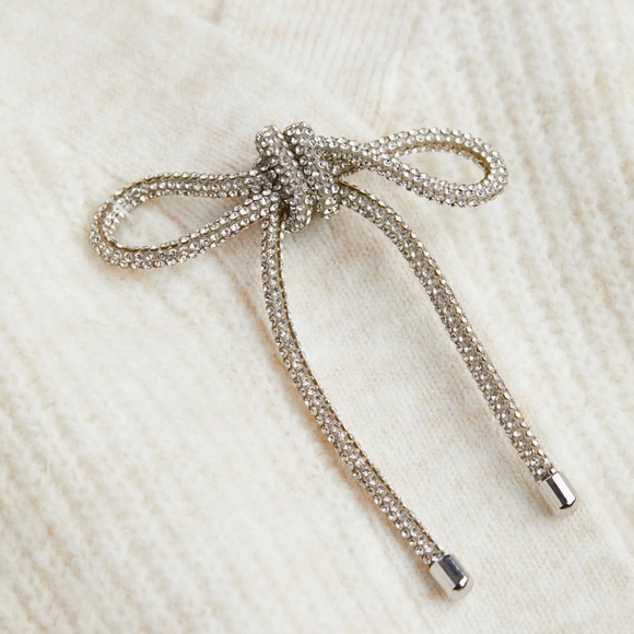 💥LAST ONE💥 NWT H&M rhinestone bow cardigan in CREAM - Picture 2 of 7